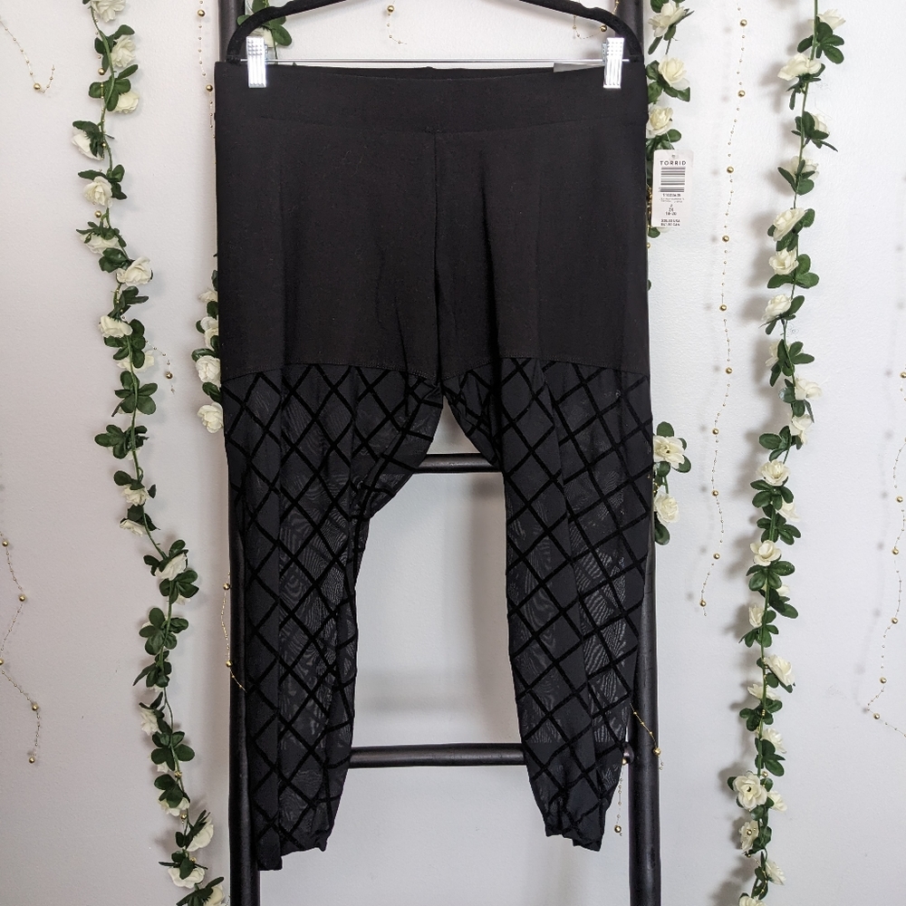 Torrid Leggings size 2 NWT